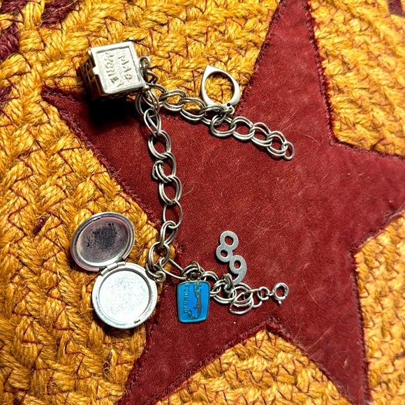 Vintage sterling silver charm bracelet/charms - Picture 3 of 3